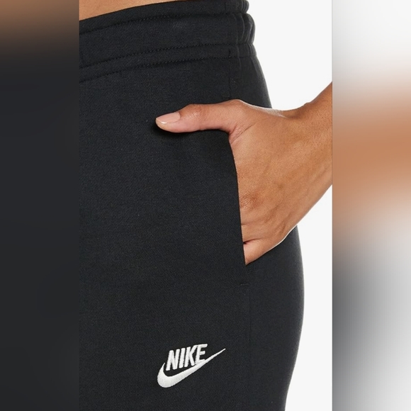 Nike Sportswear Essential Sweatpants - Picture 4 of 4